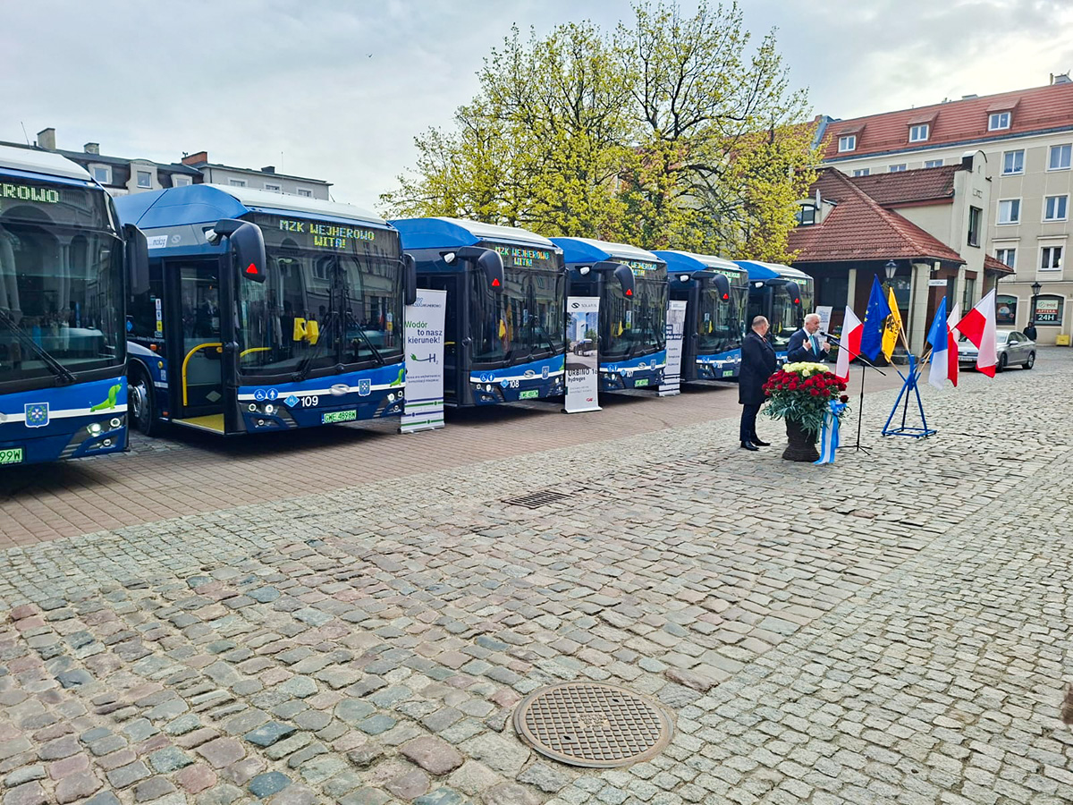 Uroczyste wprowadzenie do ruchu autobusów wodorowych